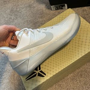 KOBE A.D. White / Chrome